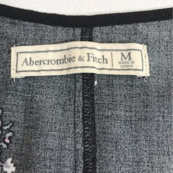 Abercrombie & Fitch Boho Split V Neck Black Red Paisley Border Print Blouse Med - Picture 6 of 11